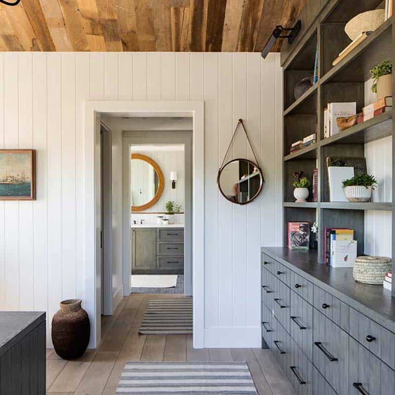 beach-style-upstairs-hallway-with-built-in-cabinets