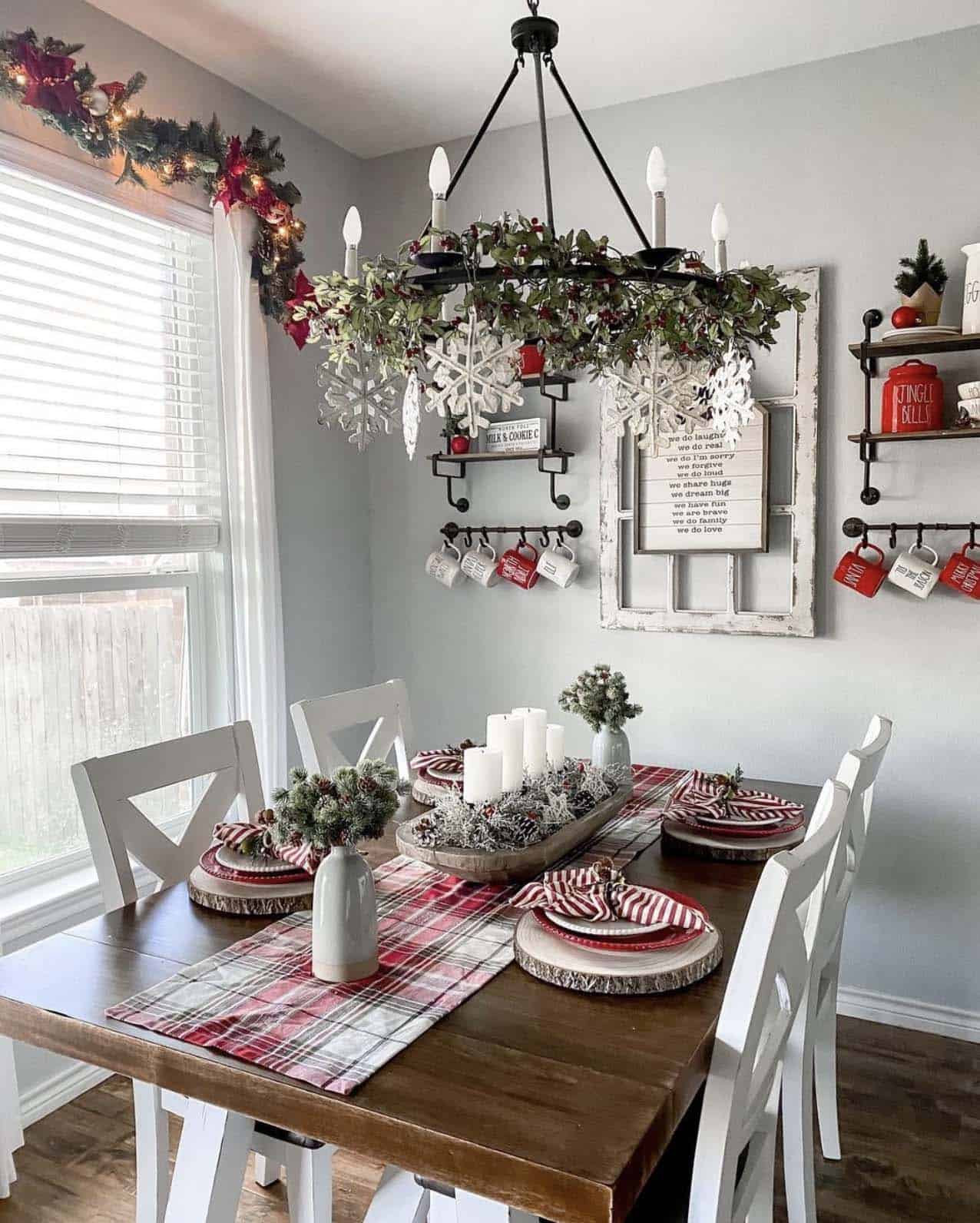 farmhouse-style-christmas-table-setting