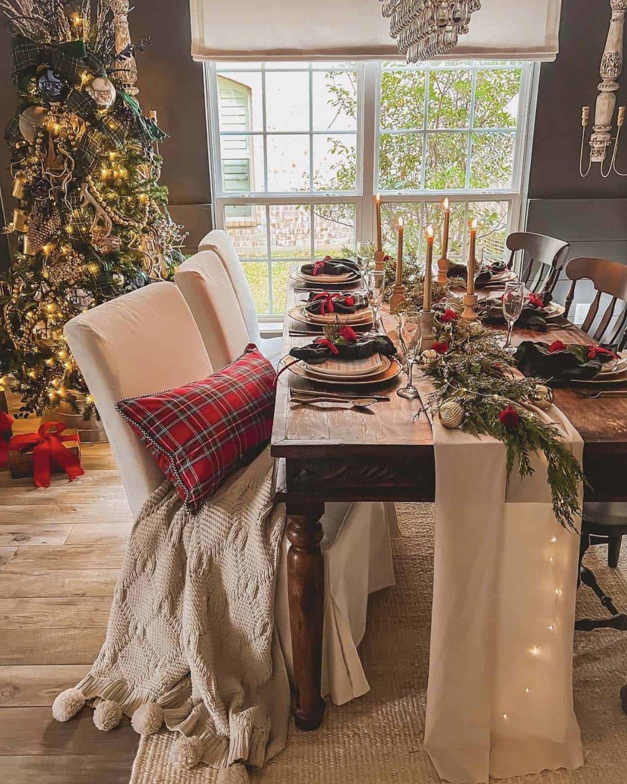 simple-elegant-christmas-table-setting
