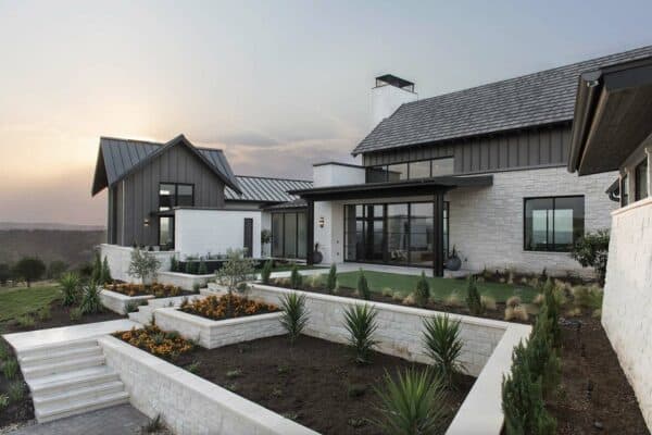 hilltop-contemporary-farmhouse-backyard-landscape