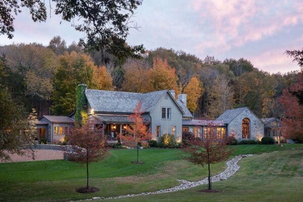 featured posts image for Charming historic farmhouse in Tennessee with a peaceful forest backdrop