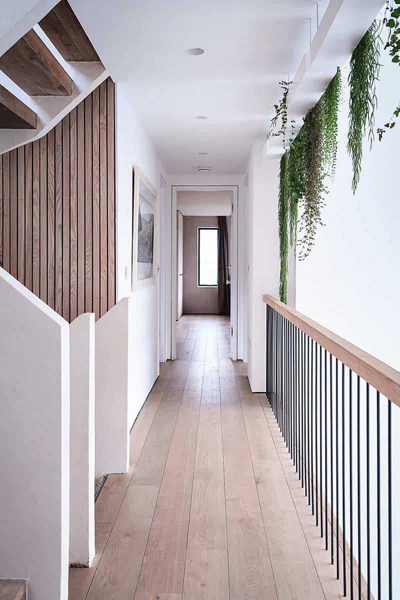 modern-upstairs-hallway