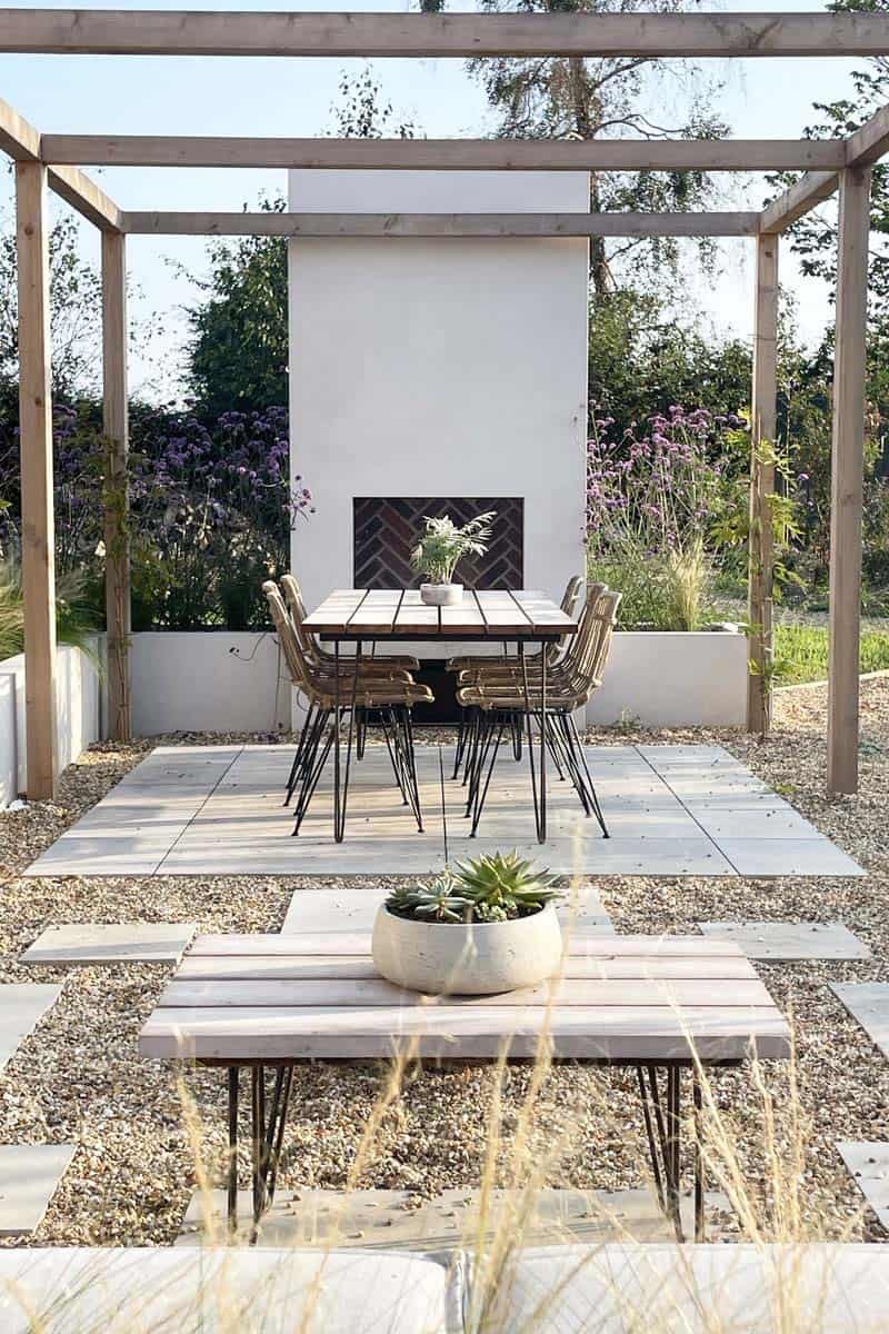 luxury-eco-home-outdoor-patio-with-alfresco-dining