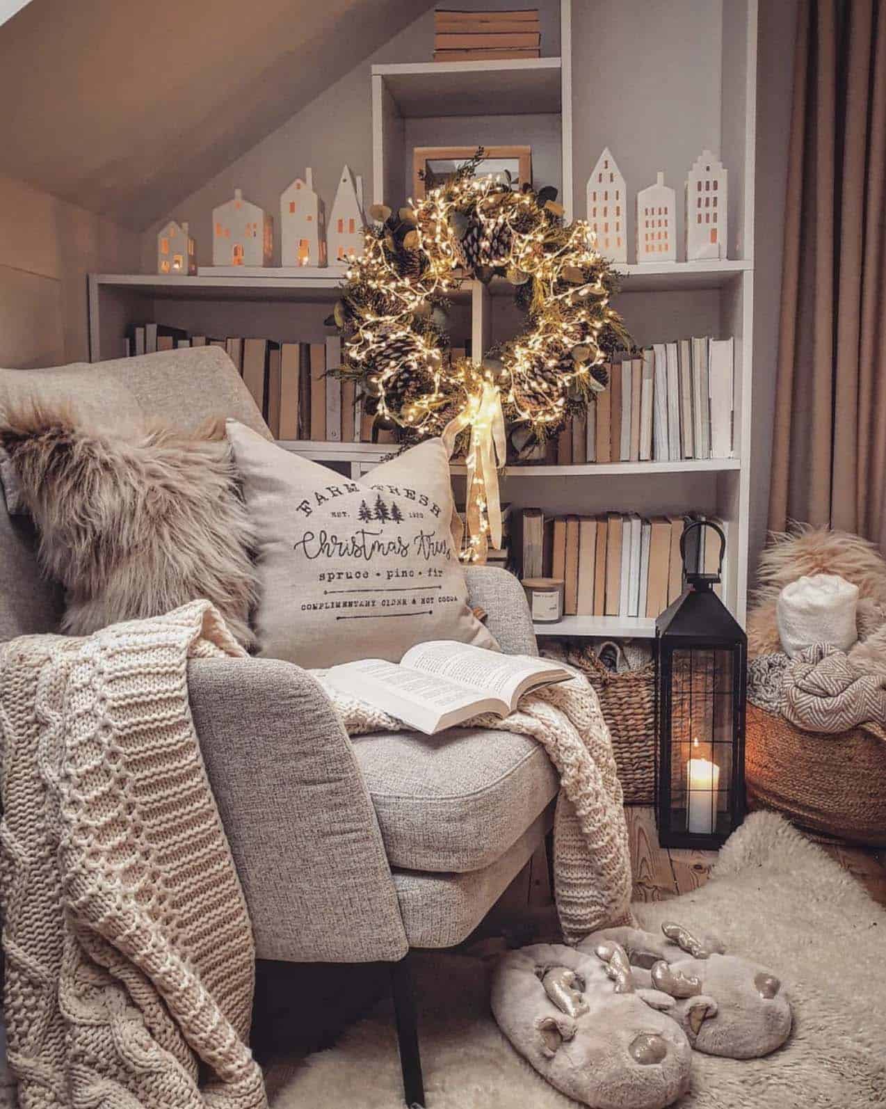 cozy-christmas-decorated-reading-nook