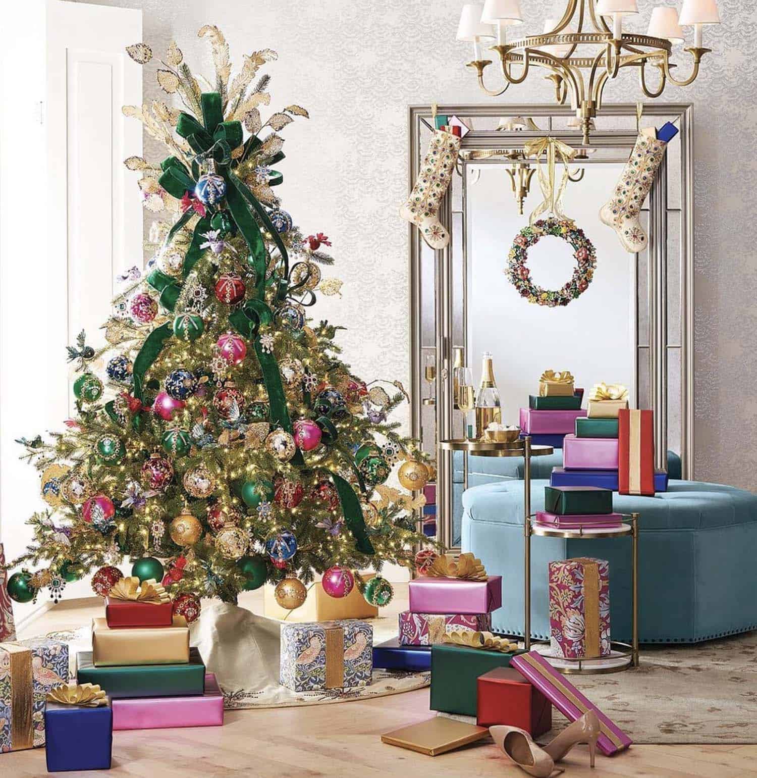 christmas-tree-with-colorful-ornaments