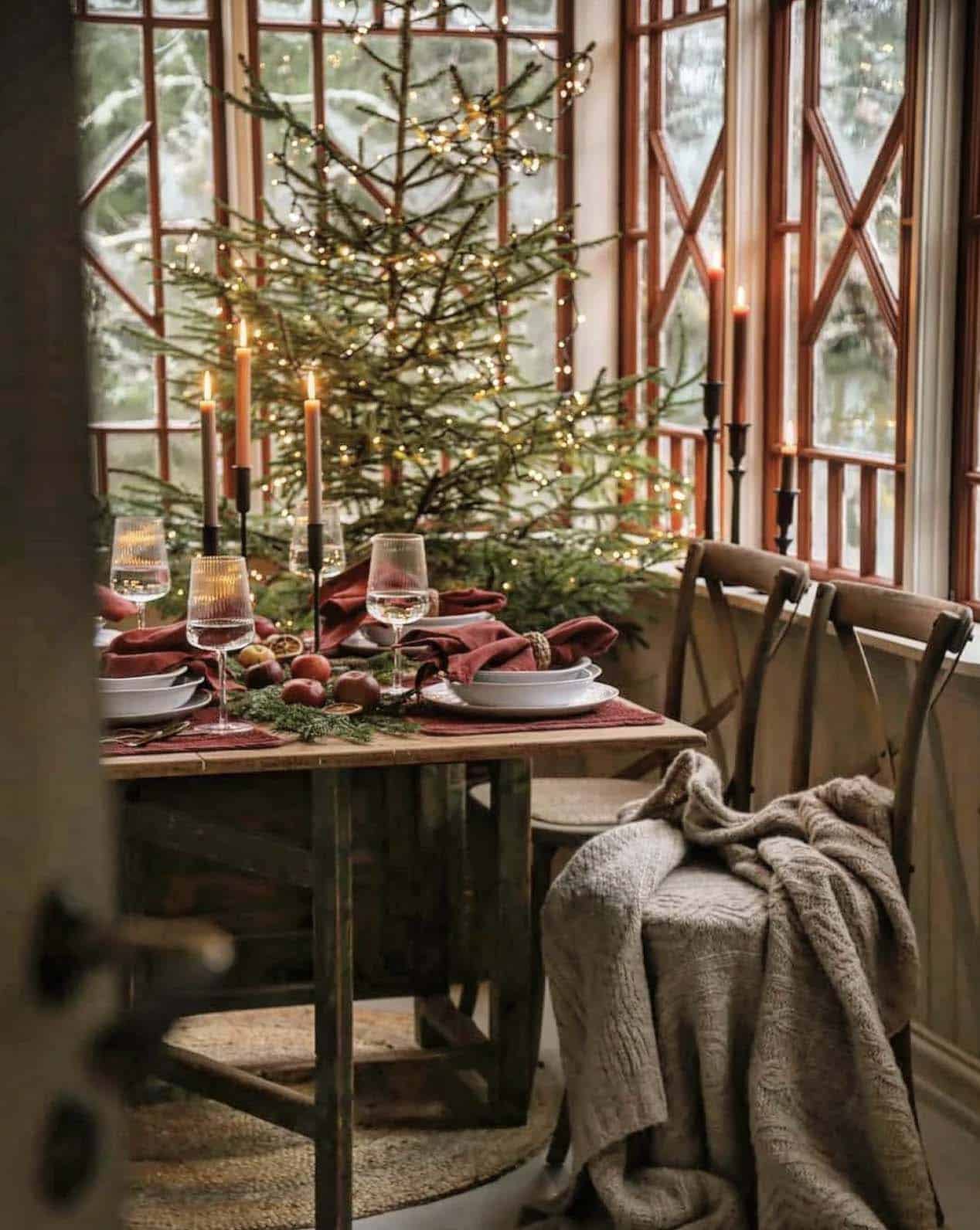 christmas-dining-tablescape-inspiration