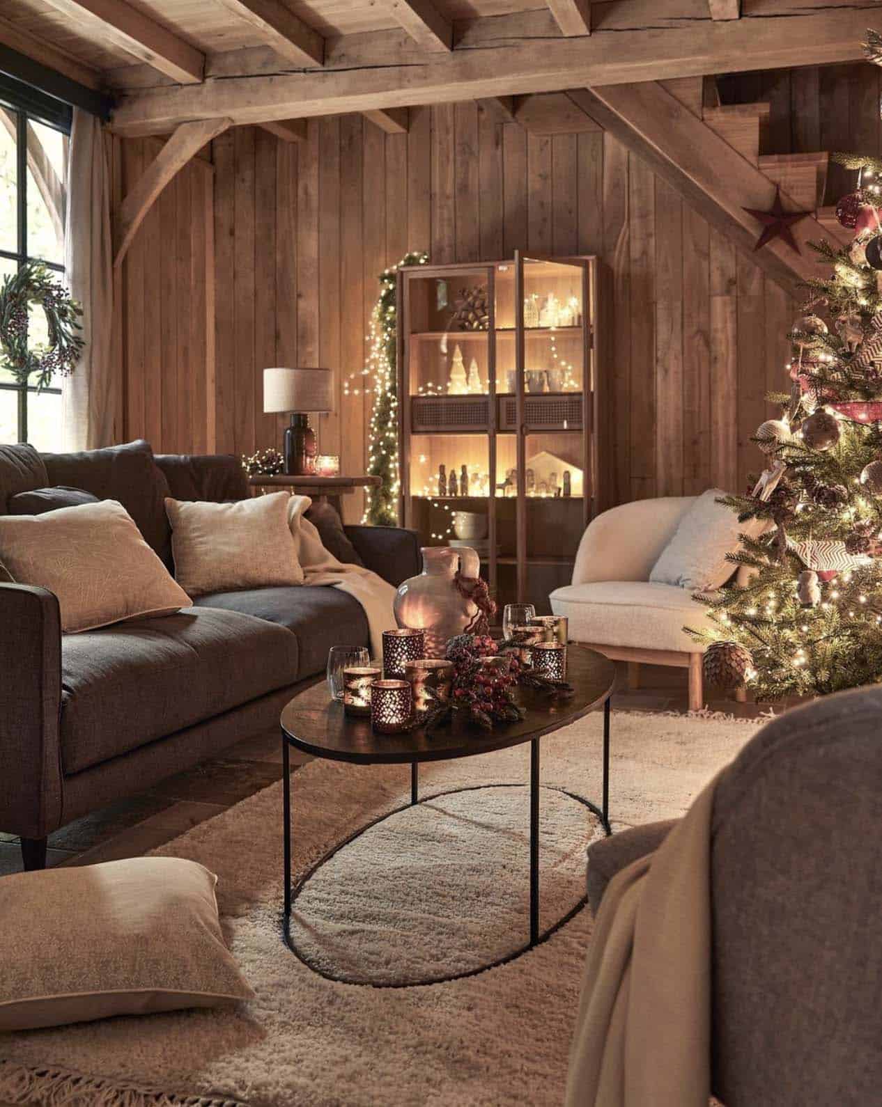rustic-christmas-decorated-living-room