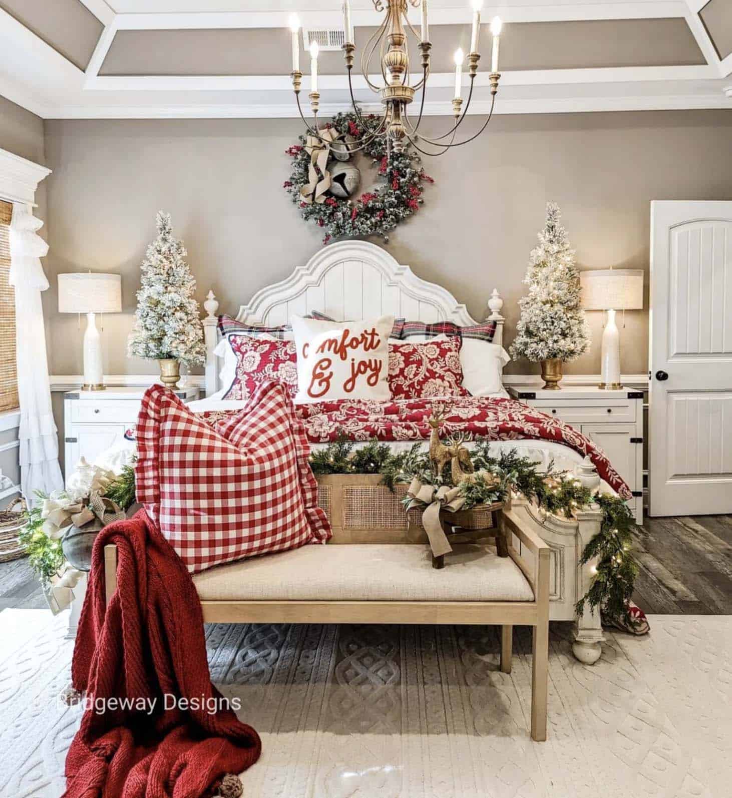 red-and-white-christmas-decorated-bedroom