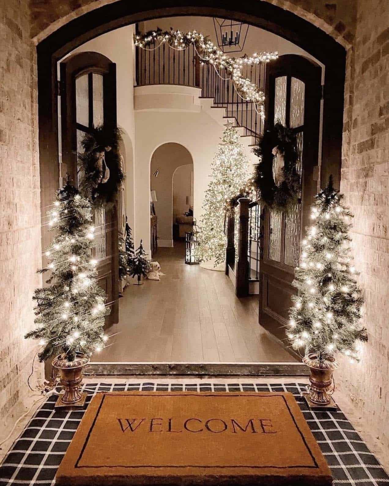 christmas-decorated-entry-farmhouse-style
