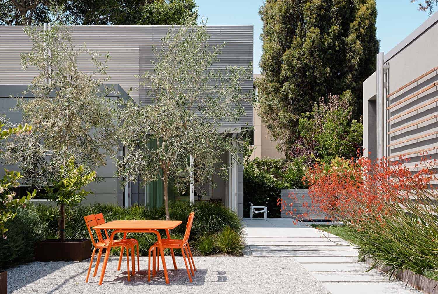 modern-home-exterior-patio