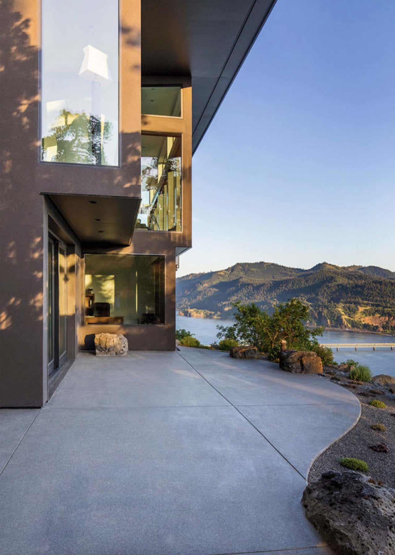 modern-cliff-house-exterior