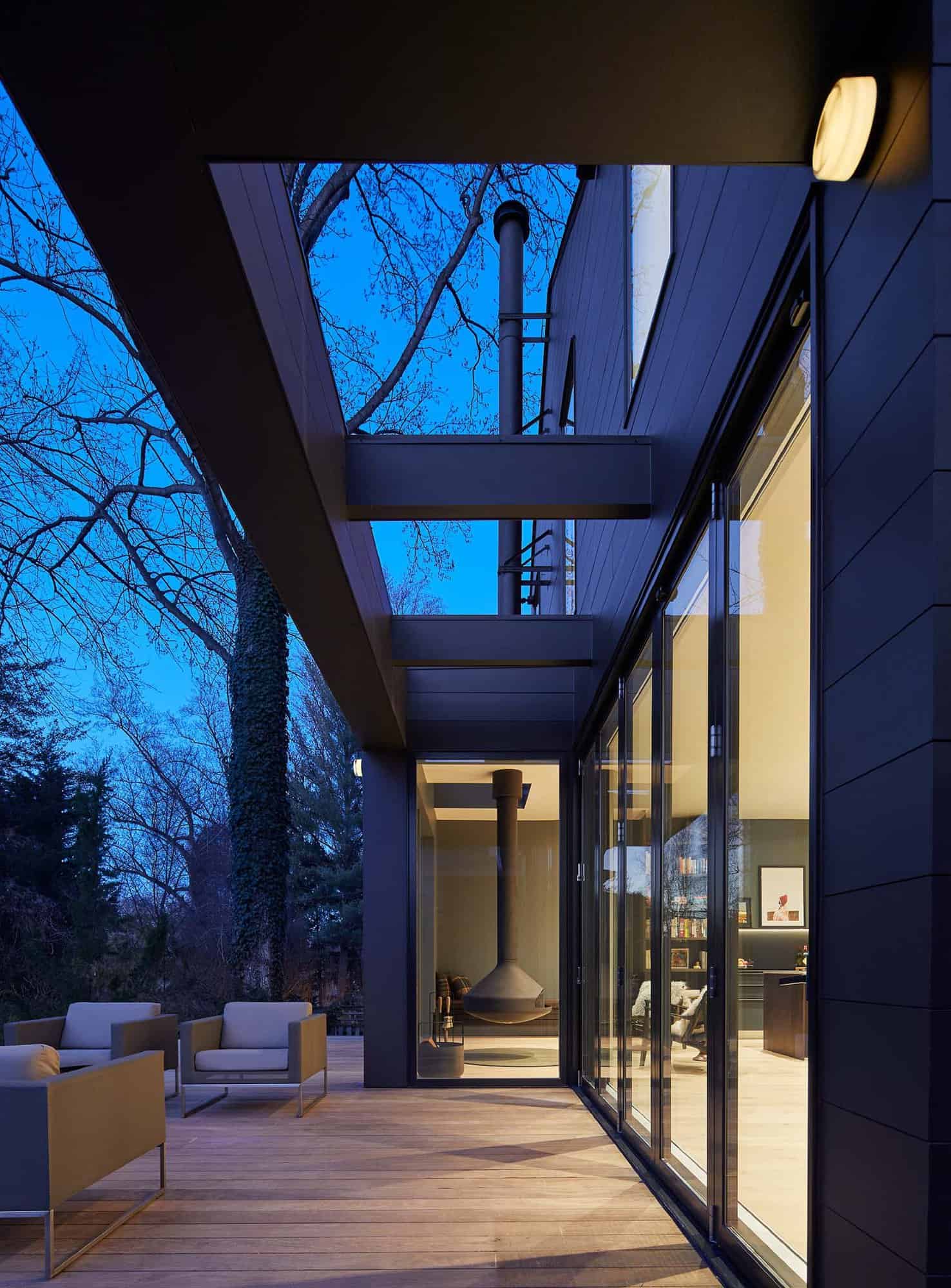 modern-craftsman-home-exterior-at-dusk