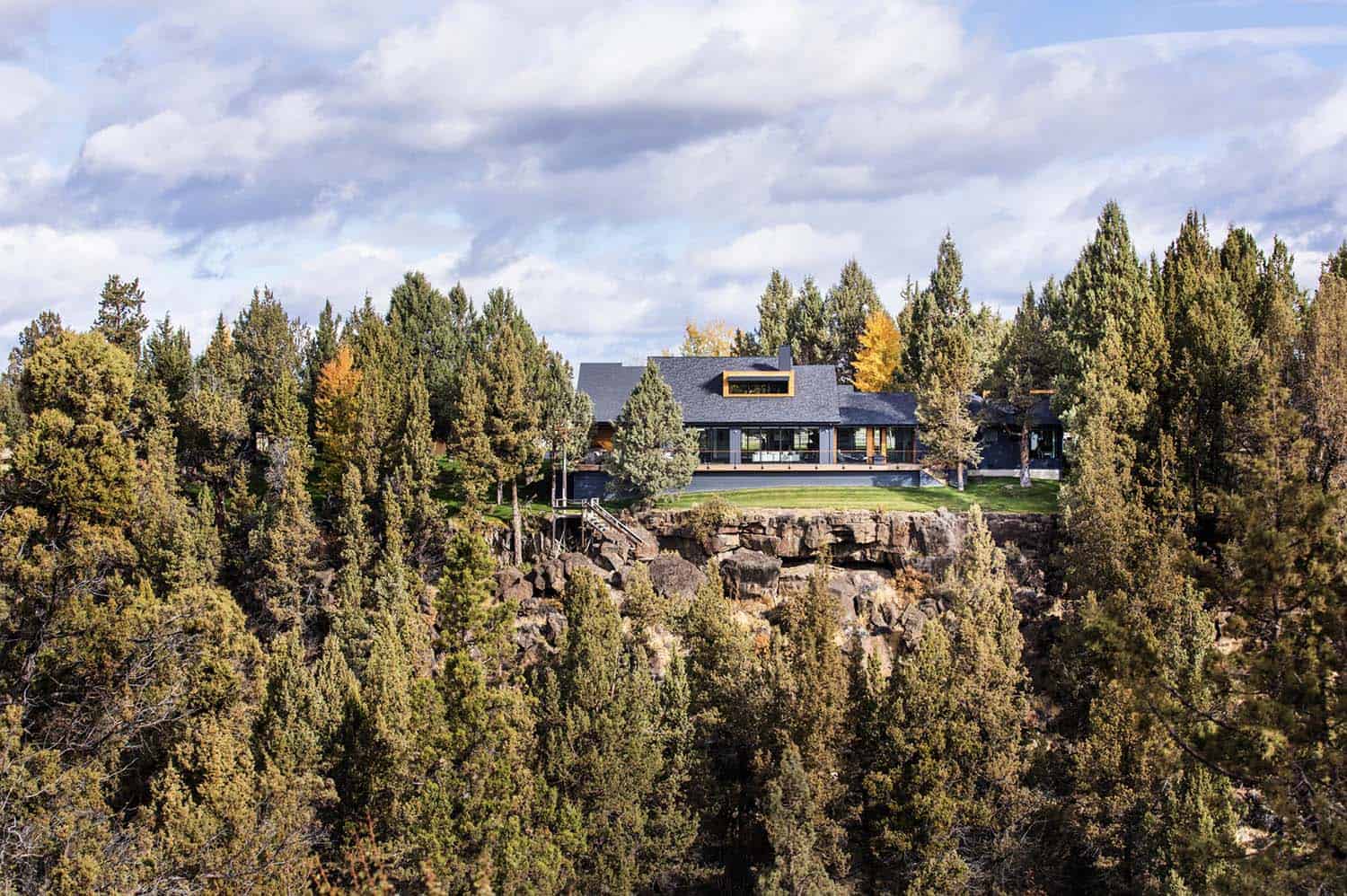 modern-ranch-house-exterior-landscape