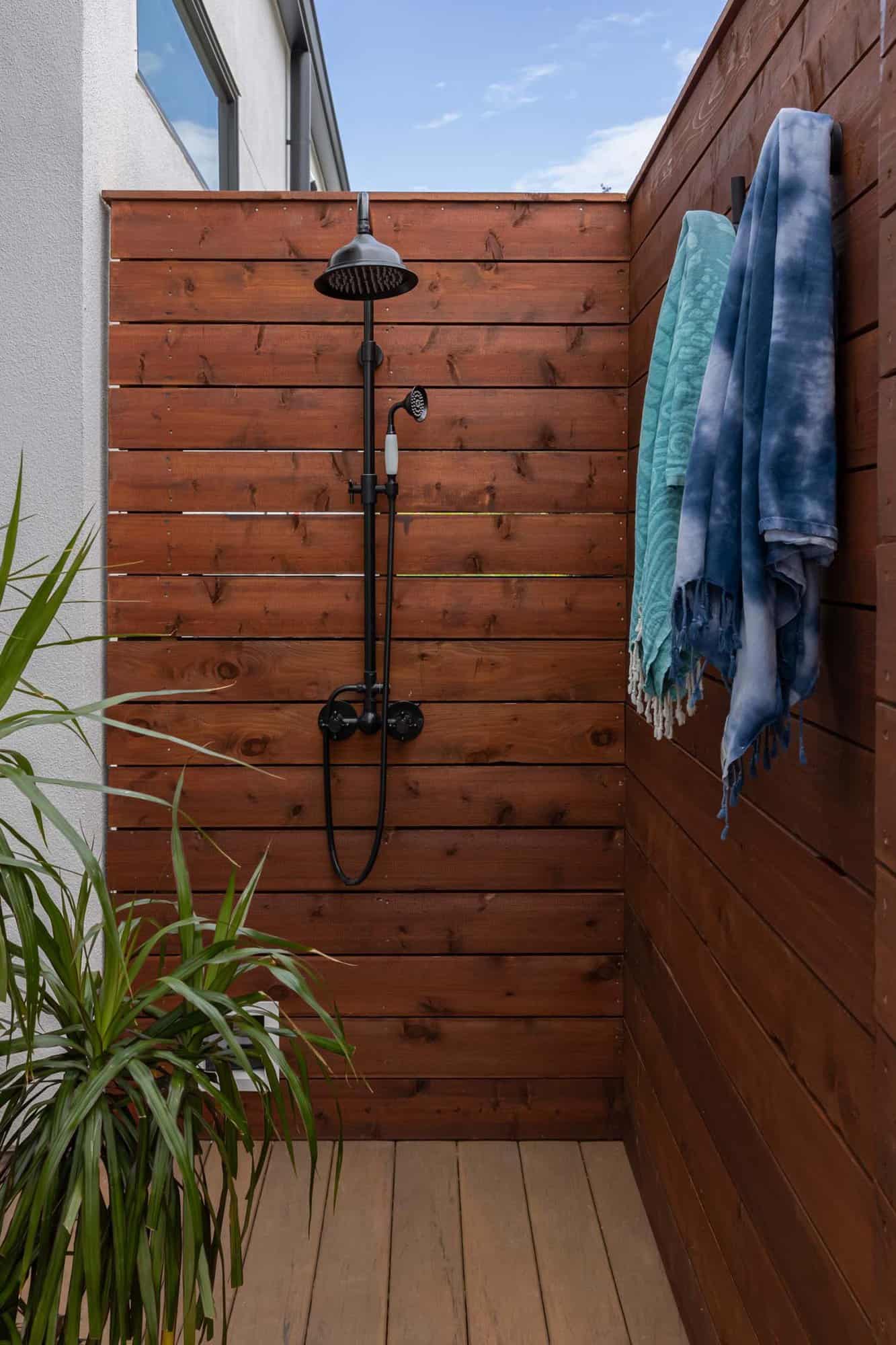 scandinavian-farmhouse-bathroom-outdoor-shower