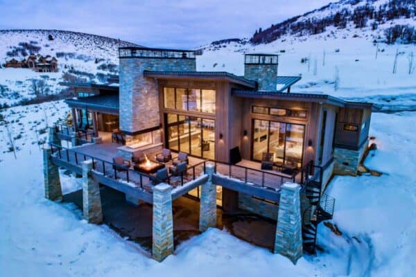 featured posts image for An amazing mountain modern house overlooks the snowy Uinta Mountains