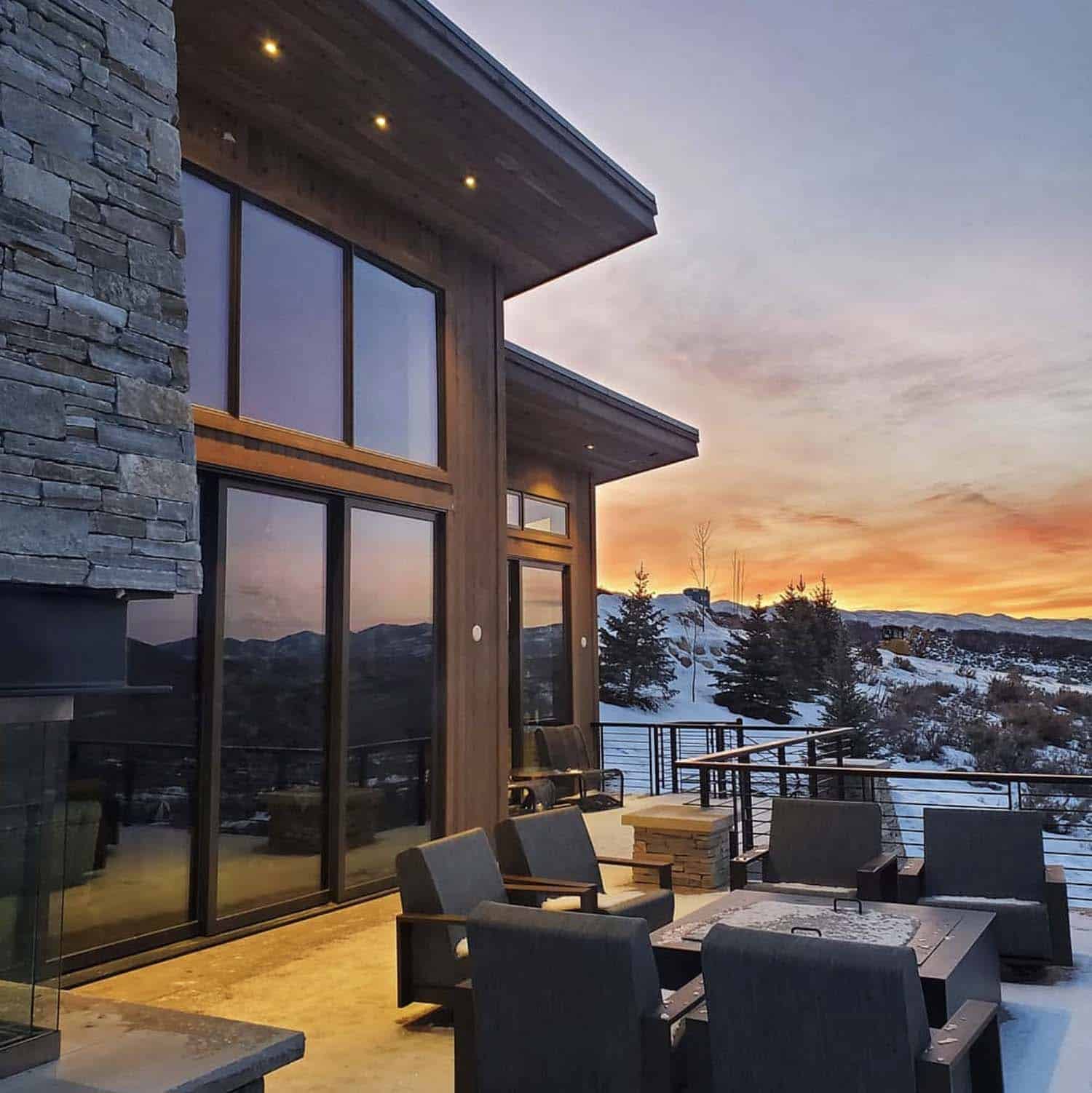 mountain-modern-home-exterior-patio