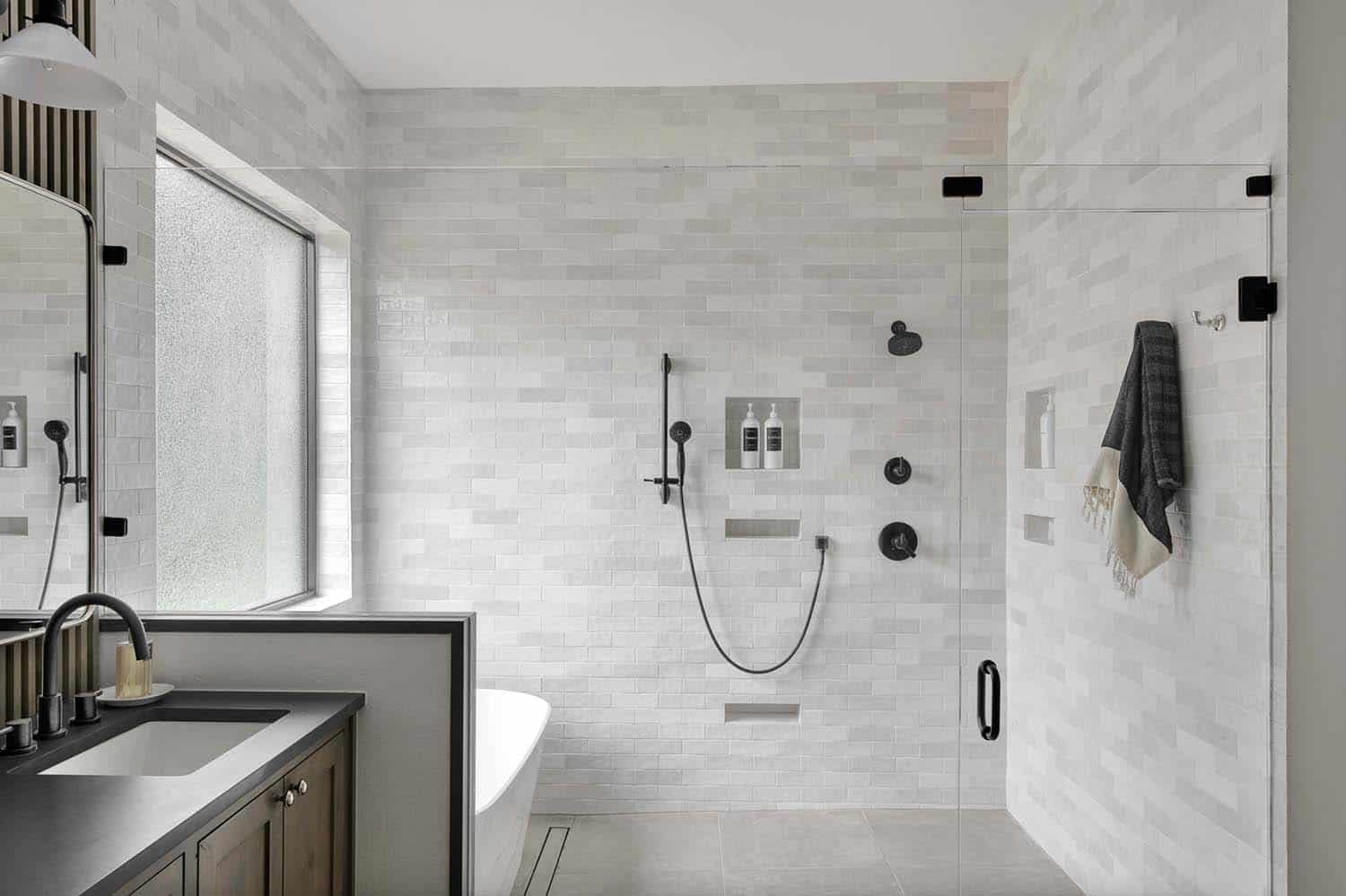 modern-farmhouse-style-bathroom-shower-and-tub