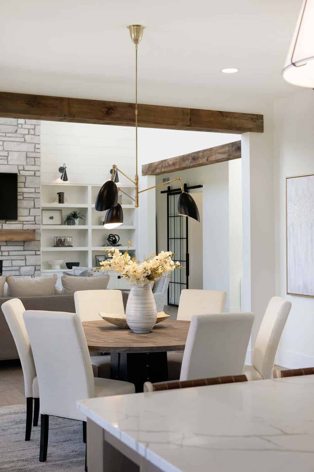 transitional-farmhouse-style-dining-room