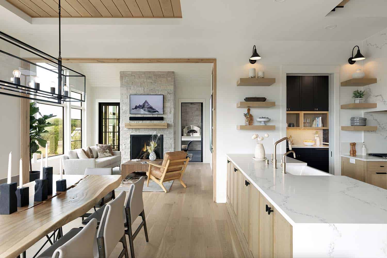 urban-farmhouse-kitchen-and-dining-room