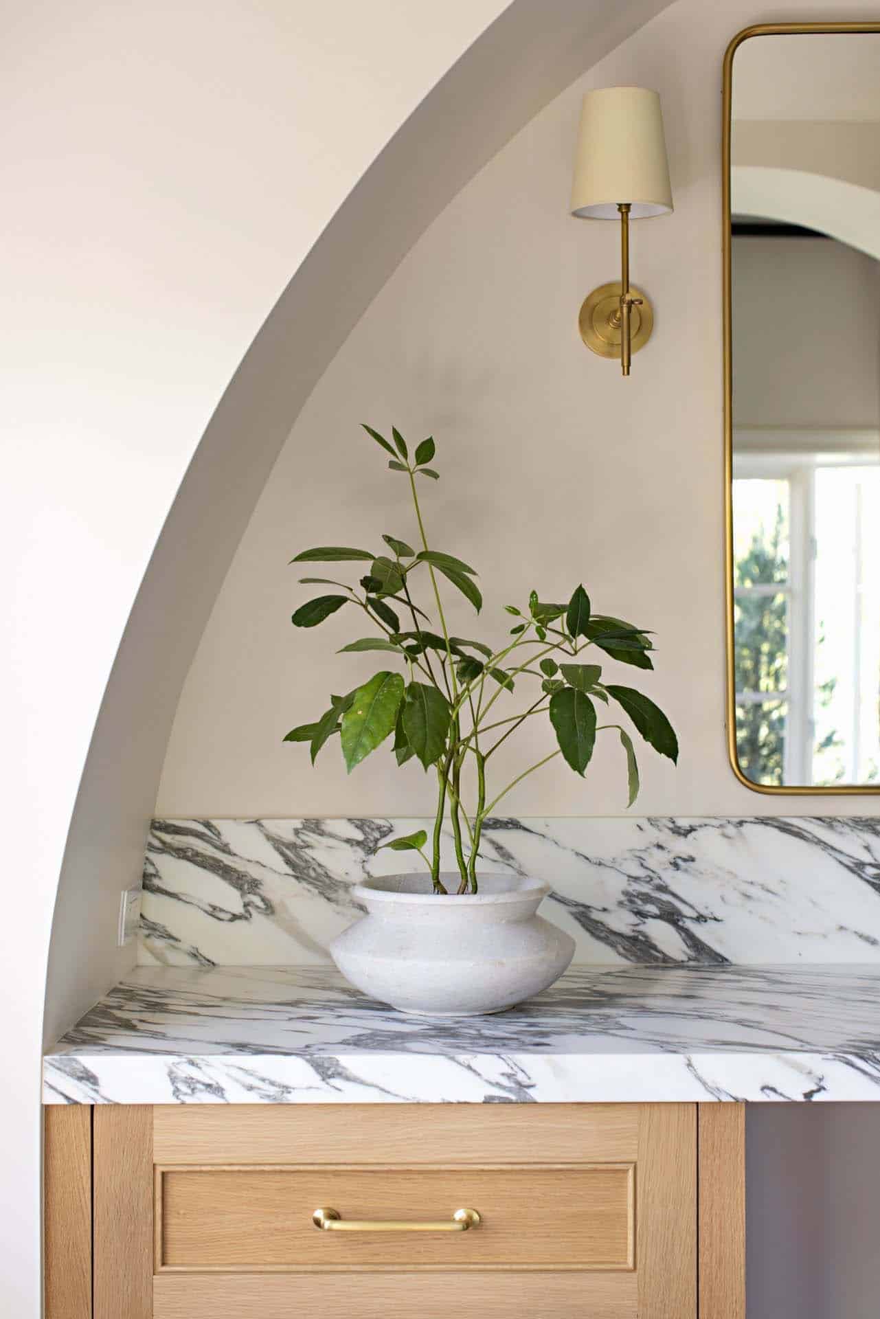 mediterranean-style-bathroom-white-marble-countertop-detail