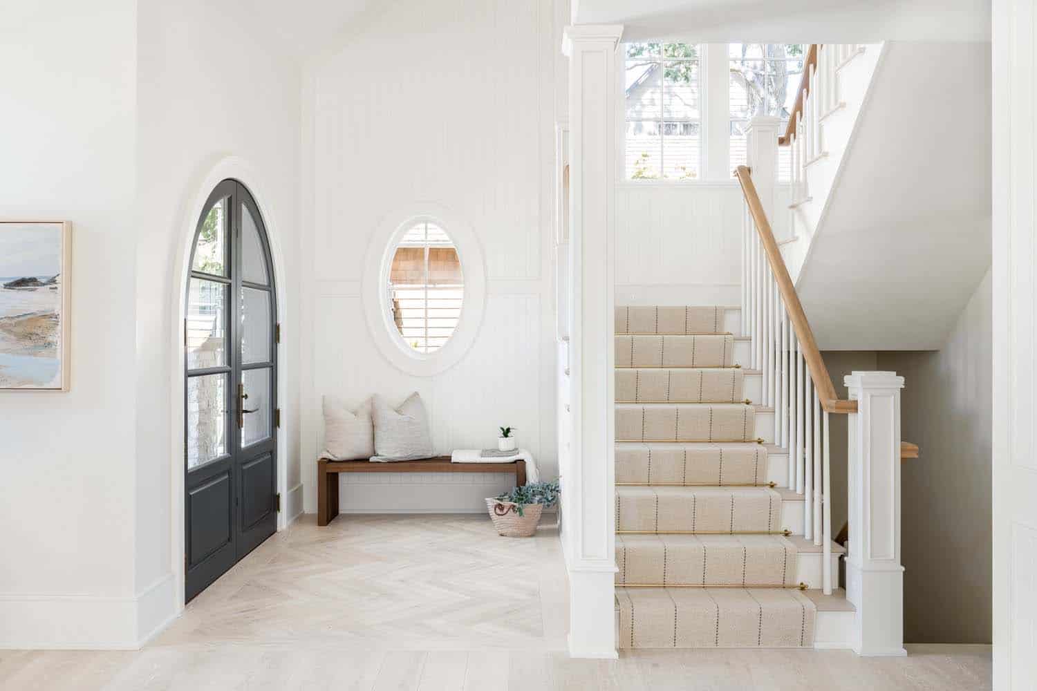 coastal-style-home-entry-with-a-staircase