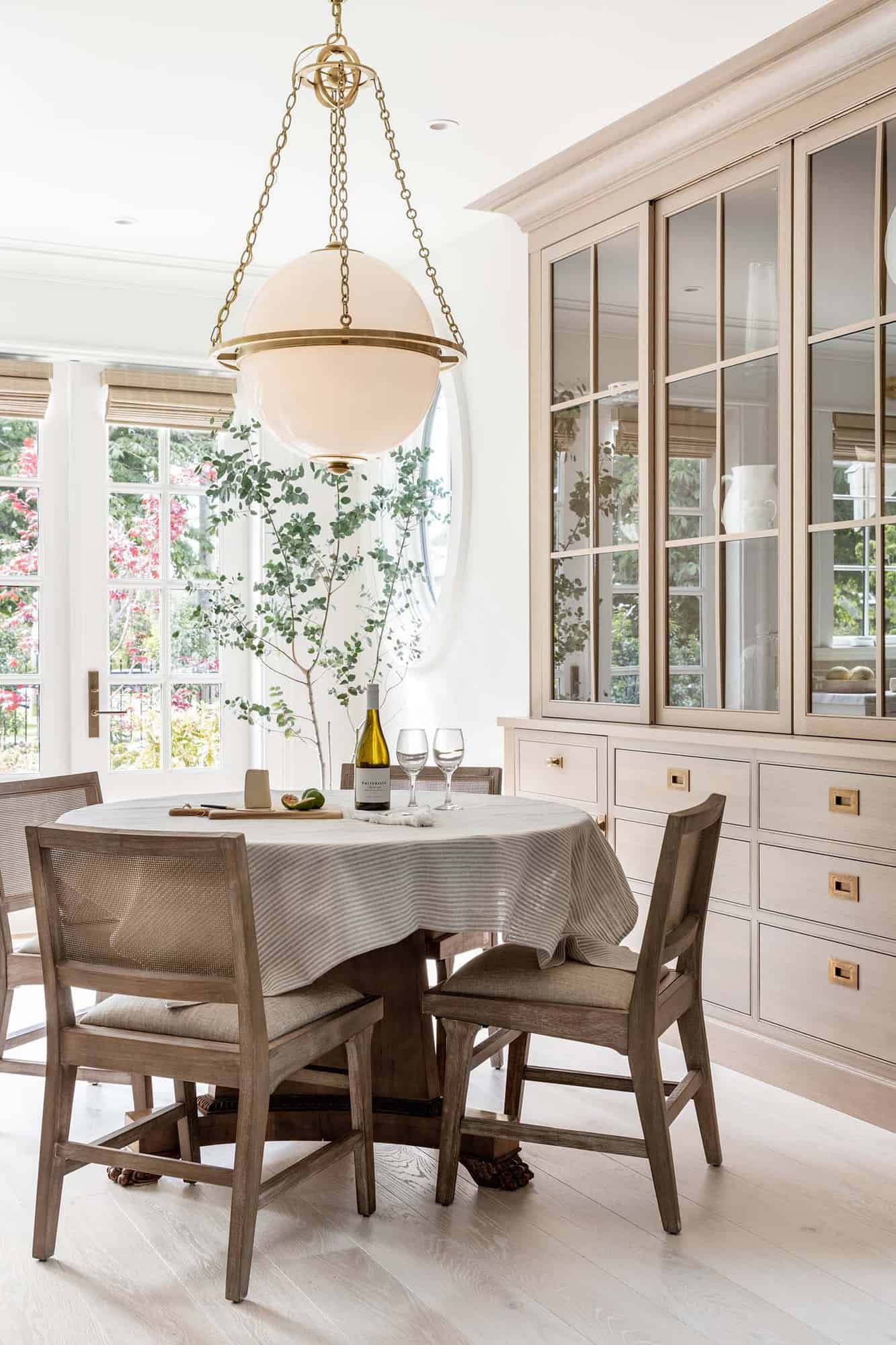 coastal-style-dining-room-and-hutch