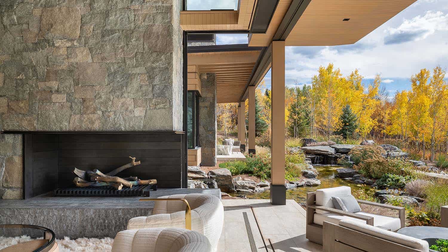 modern-mountain-home-patio