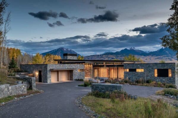featured posts image for This thrilling Colorado mountain home embraces the natural topography