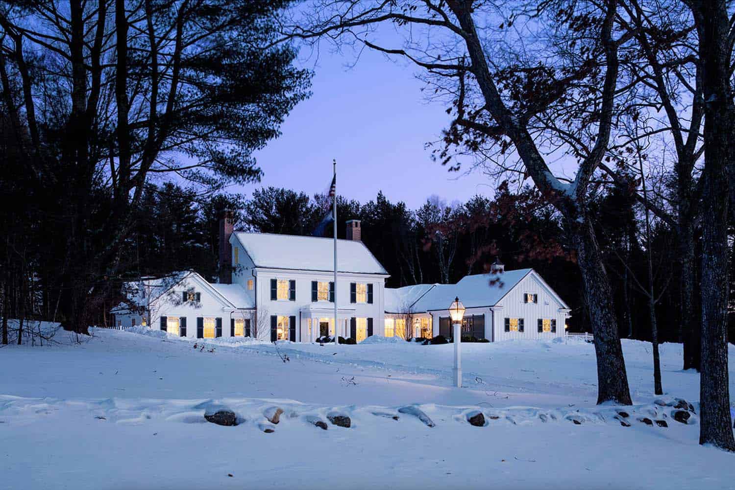 farmhouse-exterior-with-snow