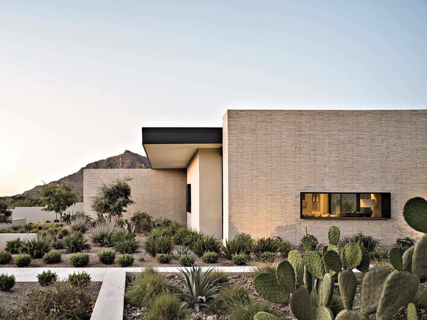 contemporary-desert-home-exterior