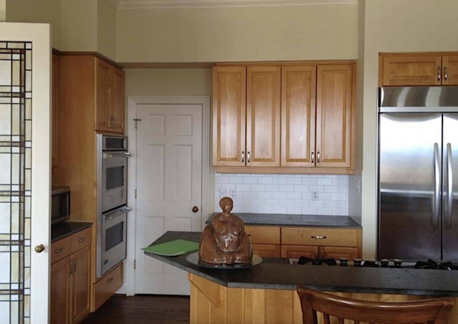 contemporary-kitchen-before-the-renovation