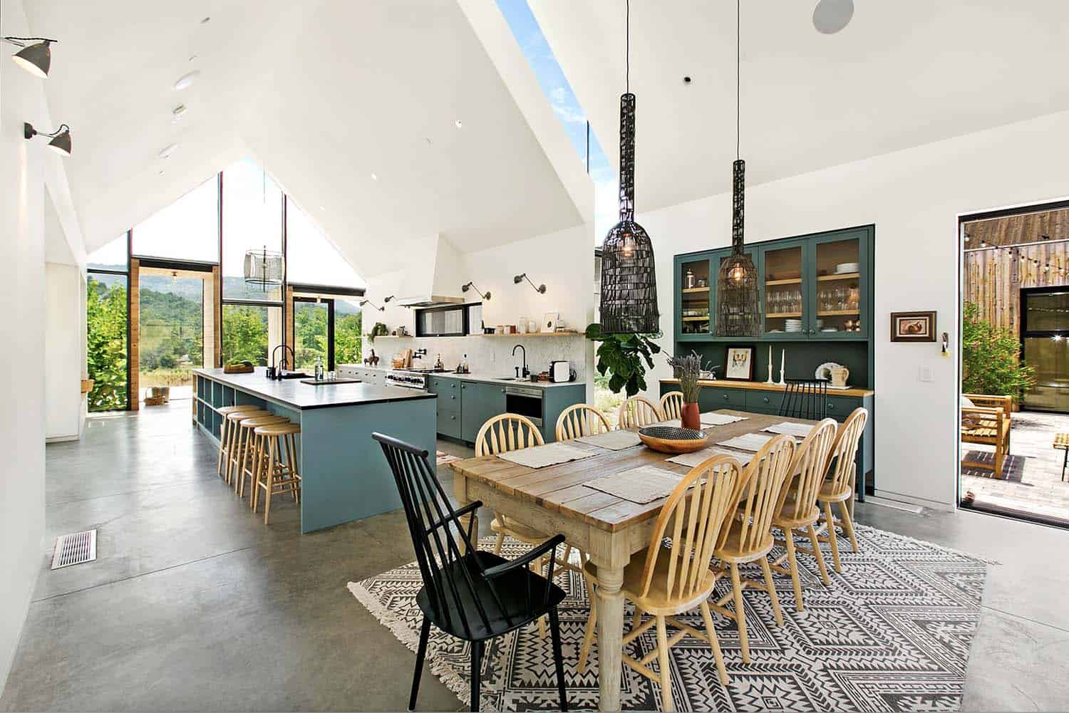 farmhouse-style-kitchen-and-dining-room