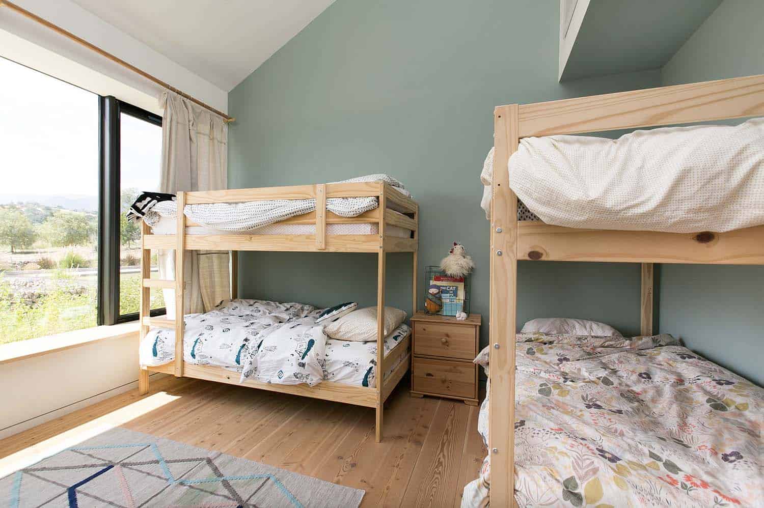 farmhouse-style-bunk-bedroom