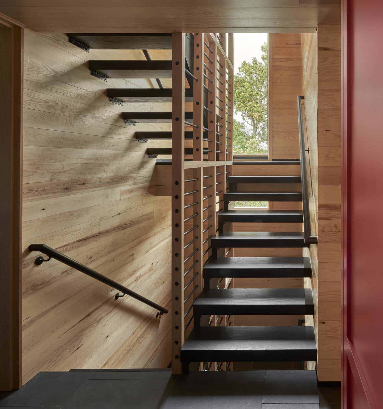 farmhouse-style-staircase