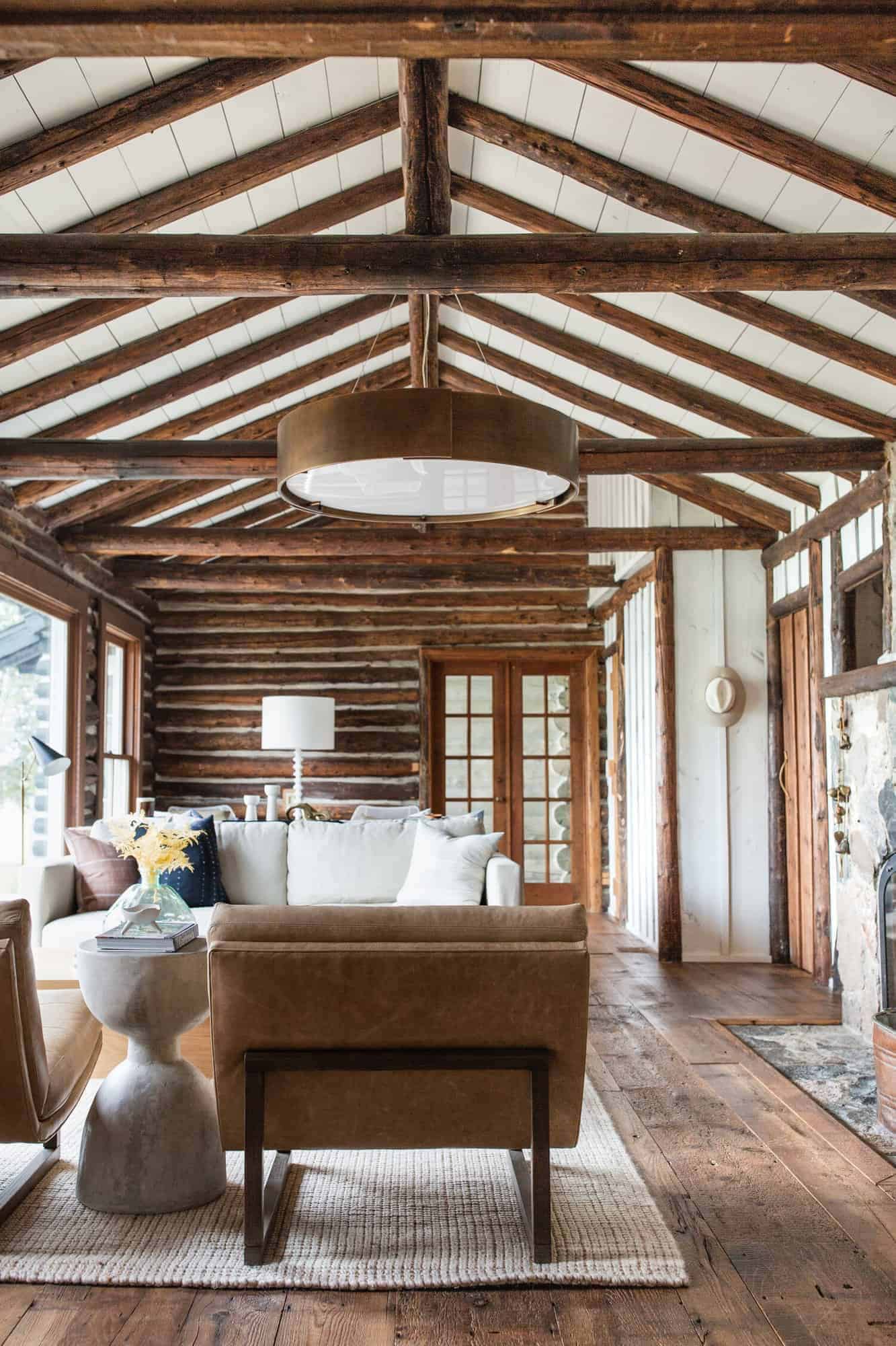 log-cabin-style-living-room