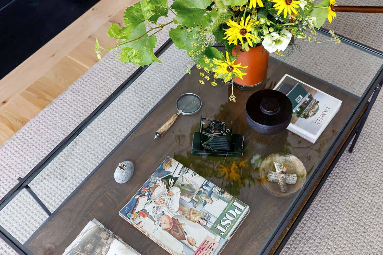 modern-living-room-coffee-table-detail