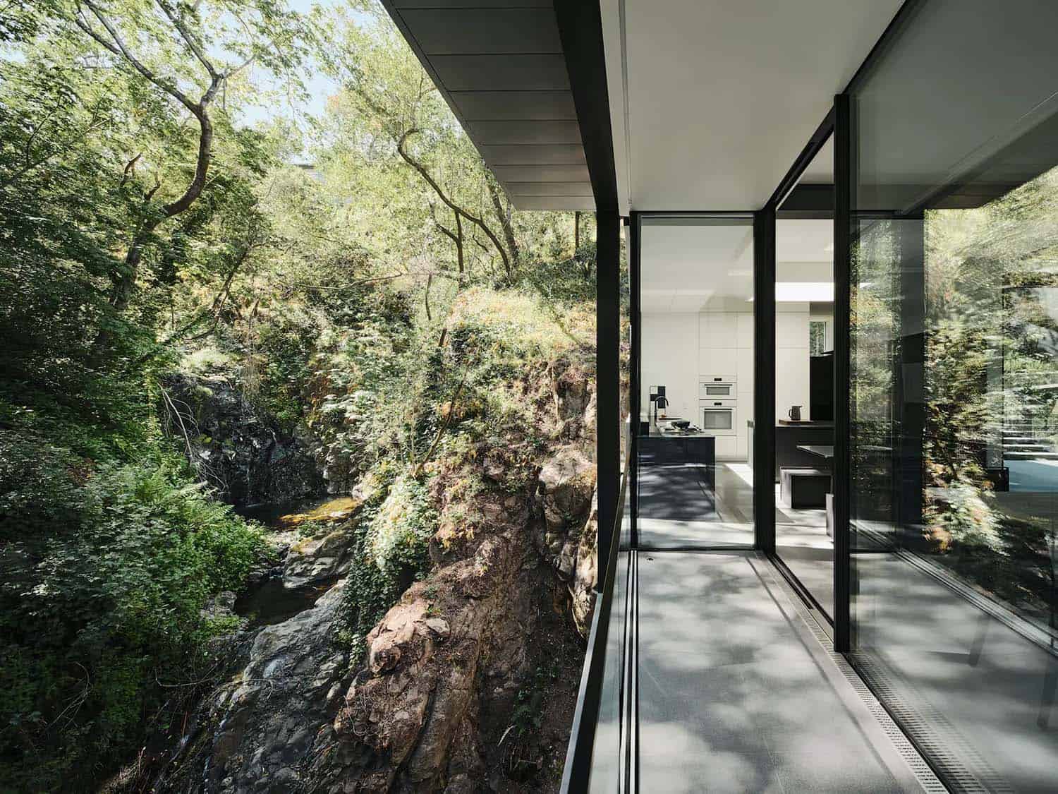 modern-house-exterior-concrete-walkway