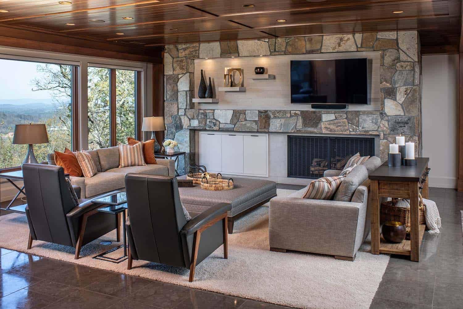 mountain-modern-family-room