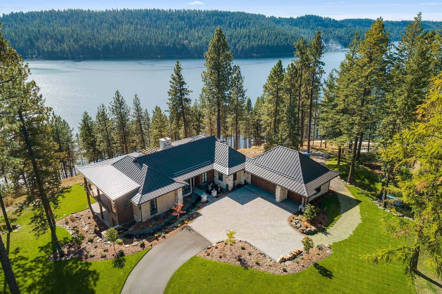 modern-mountain-lake-house-exterior