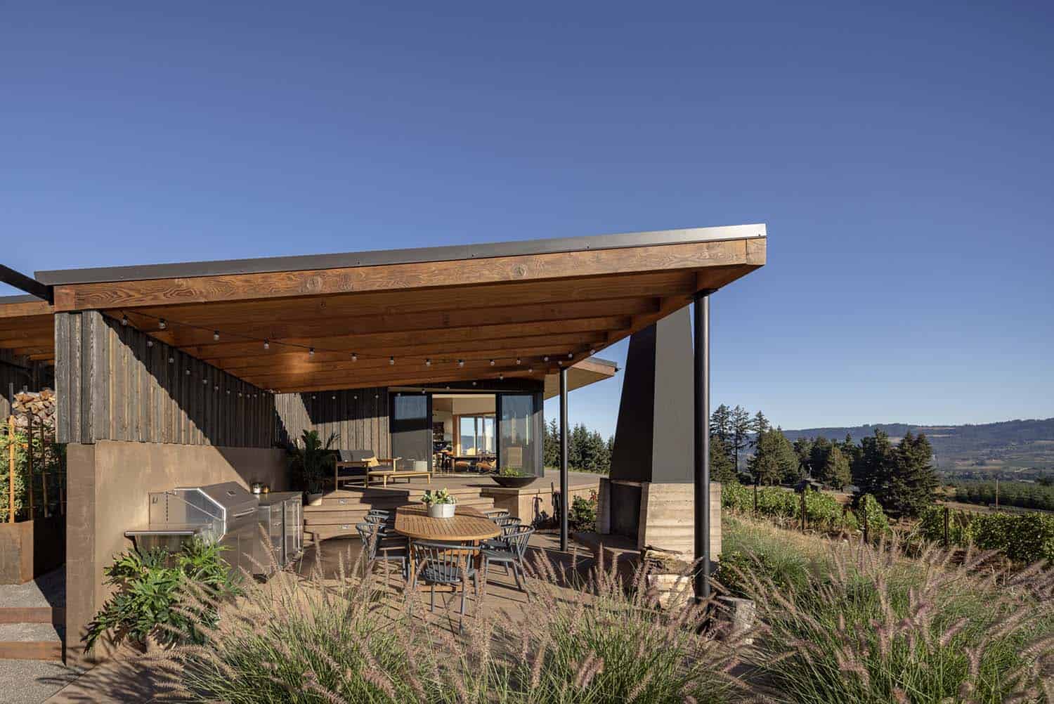 modern-vineyard-home-patio