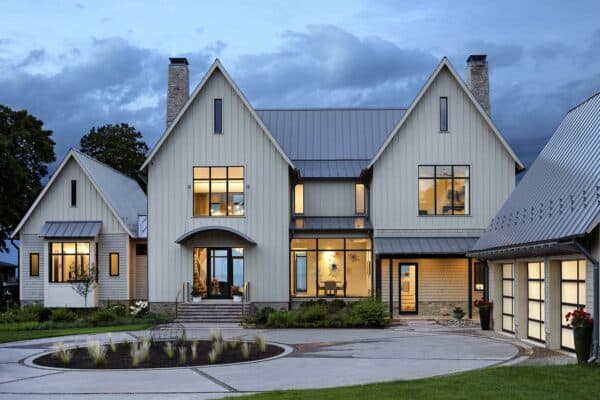 modern-waterfront-home-exterior-at-dusk