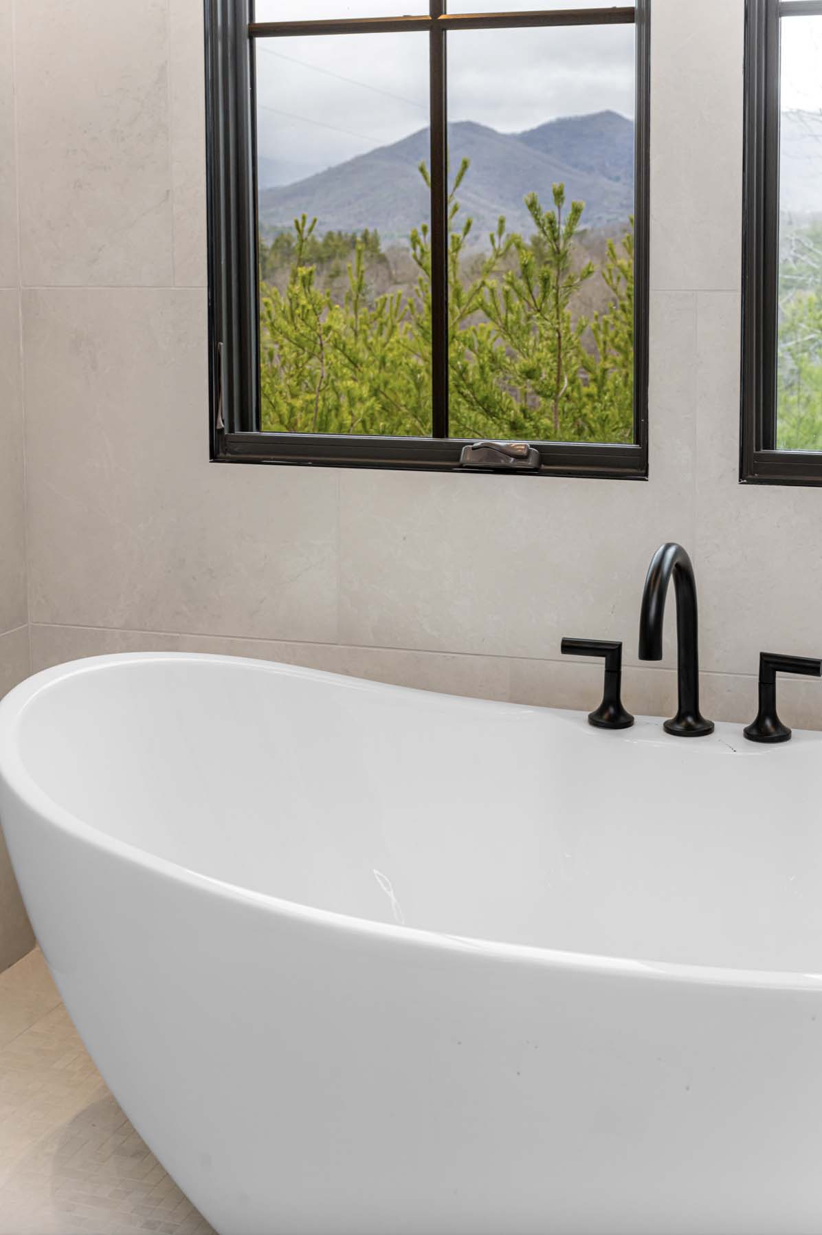 modern-bathroom-freestanding-tub