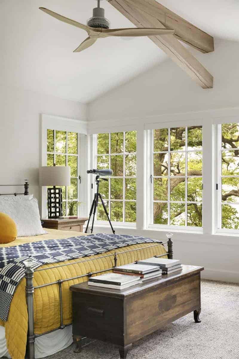 scandinavian-style-lake-cottage-bedroom