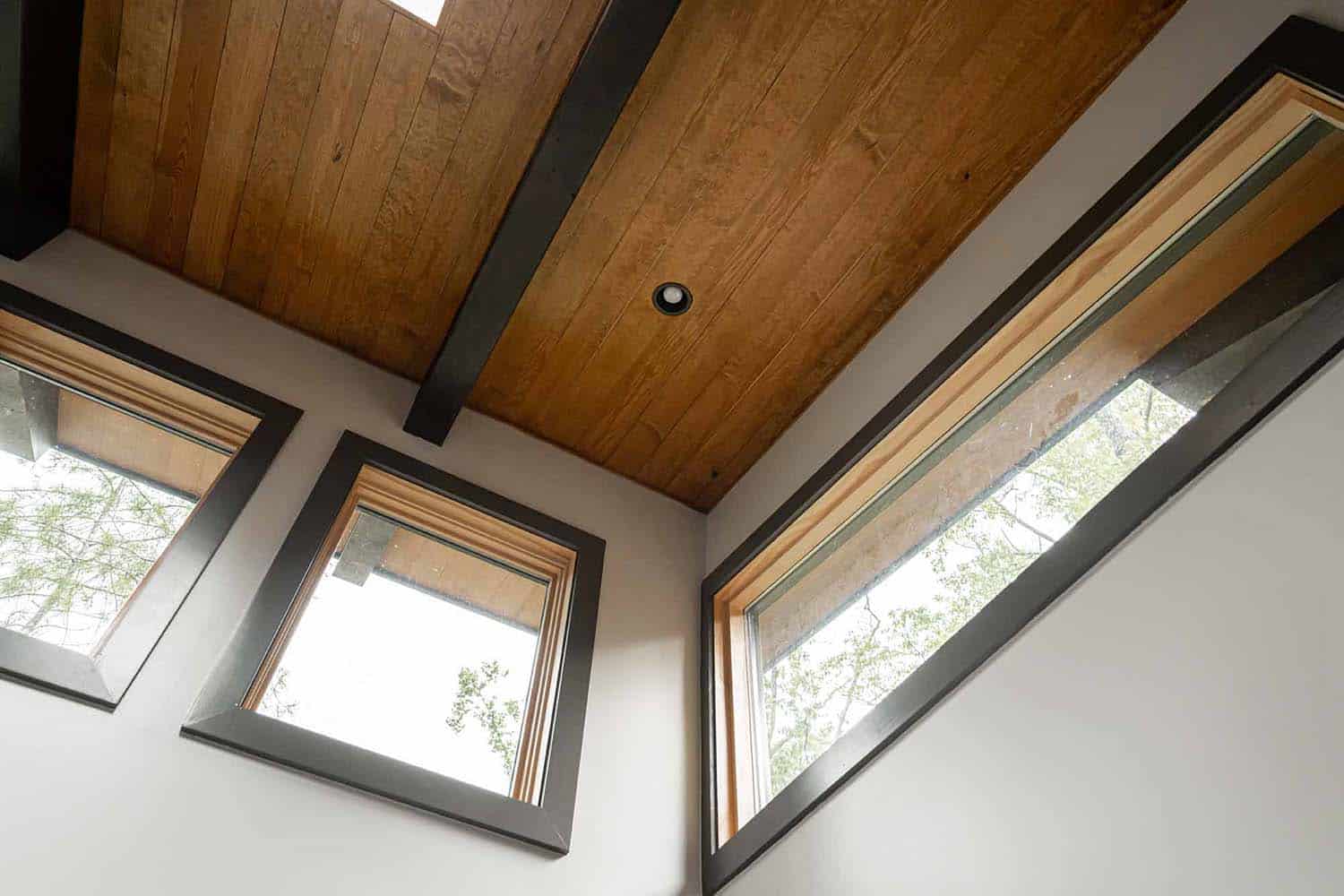 transitional-style-bedroom-ceiling-detail