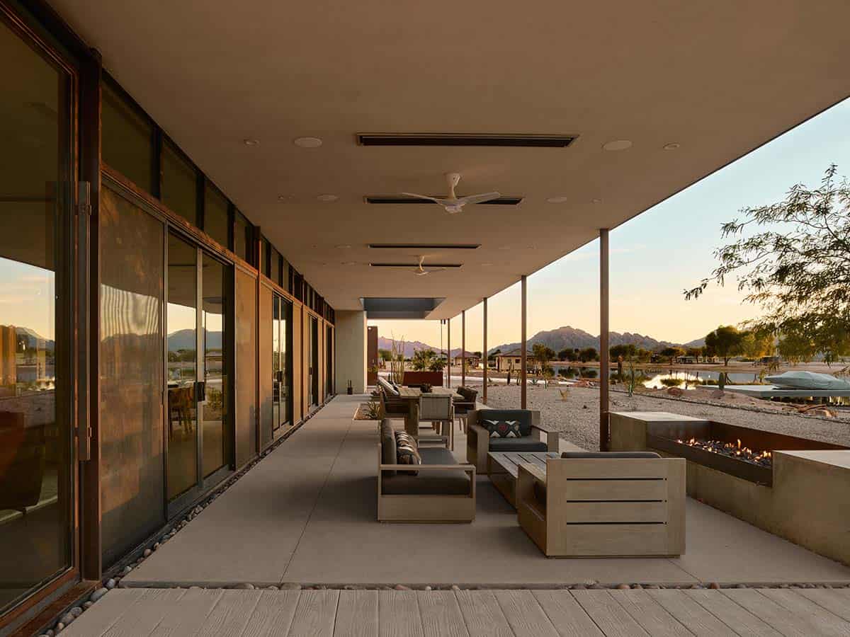 modern-desert-lake-house-patio