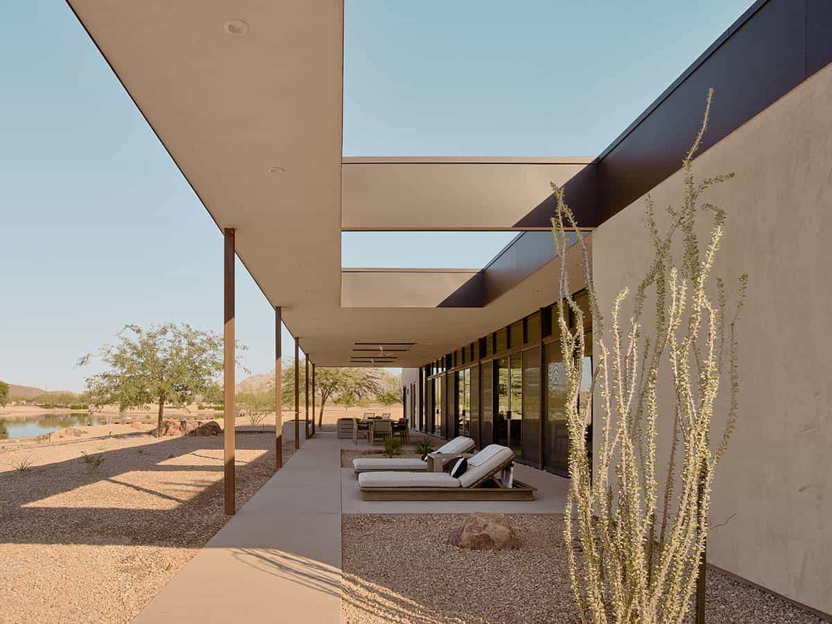 modern-desert-lake-house-patio