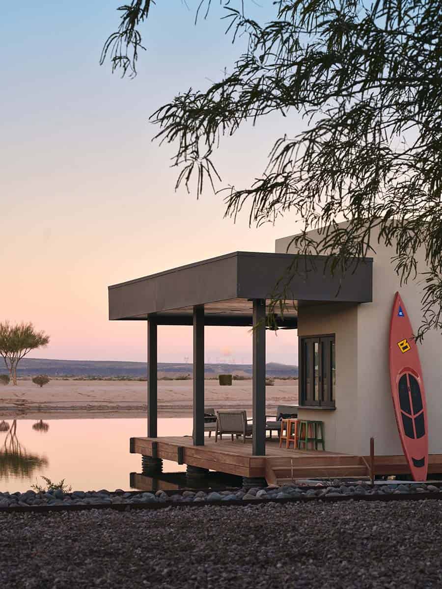 modern-desert-boat-house