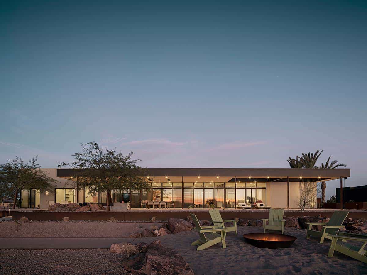modern-desert-lake-house-patio-at-dusk