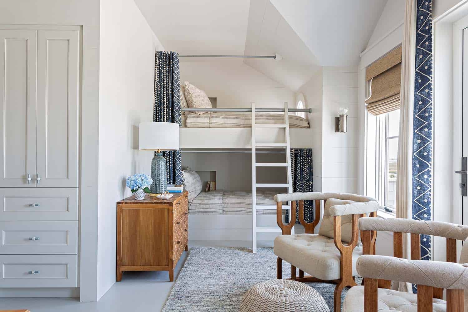 beach-style-bunk-bedroom