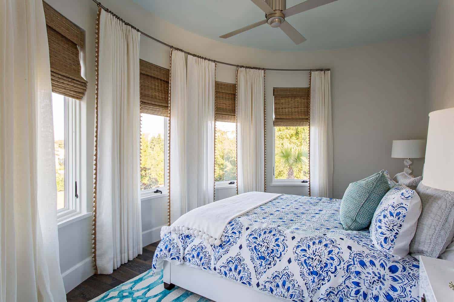beach-style-guest-bedroom
